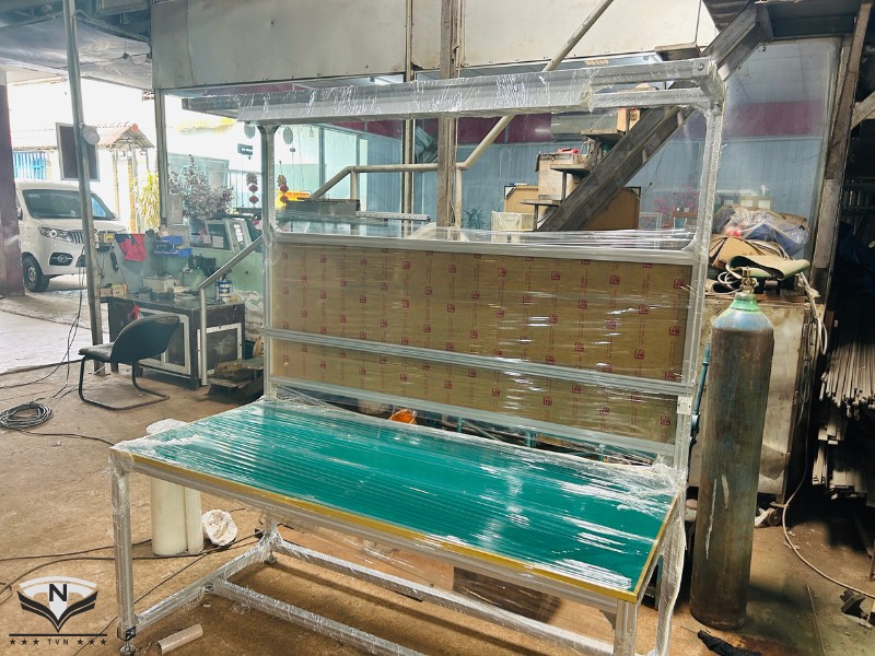 Giá bàn thao tác công nhân