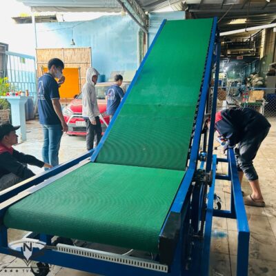 Băng tải nghiêng PVC nhám gai chống trượt